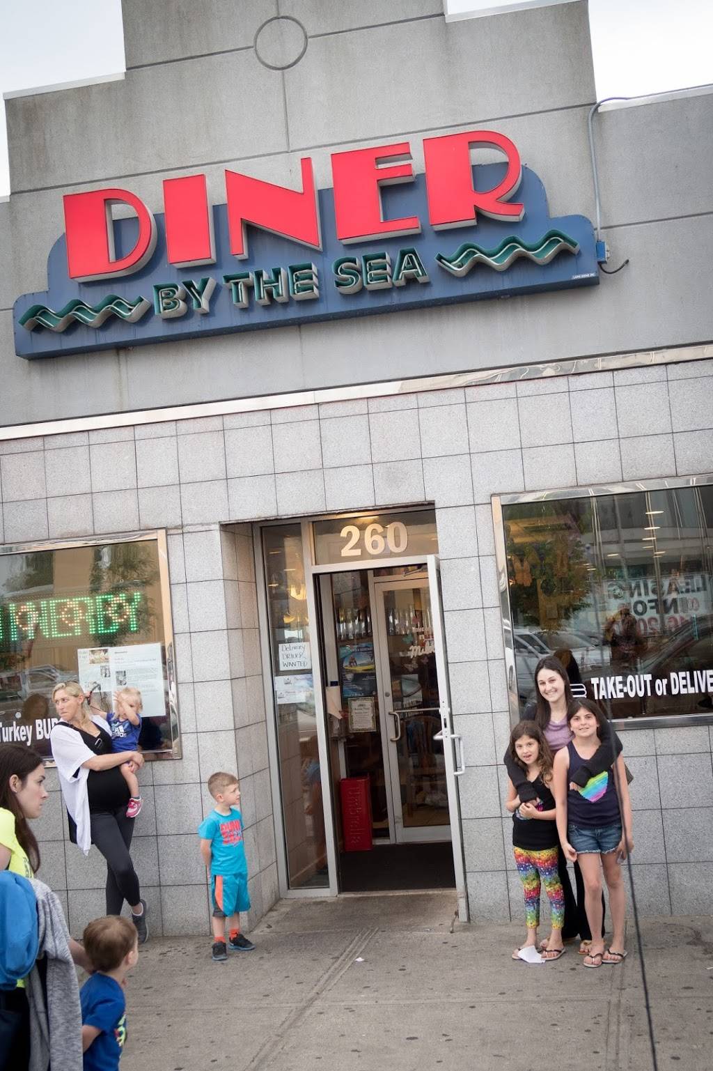 Diner By The Sea | restaurant | 260 E Park Ave, Long Beach, NY 11561, USA | 5164312233 OR +1 516-431-2233