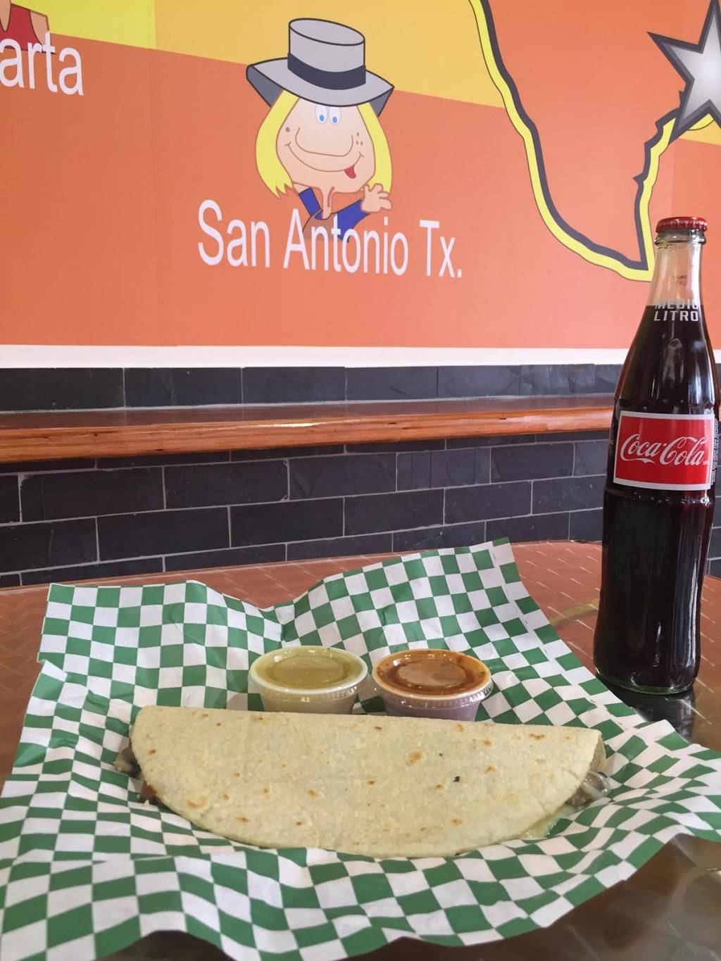 Las Quekas Mexican Quesadillas | restaurant | 1735 SW Military Dr, San Antonio, TX 78221, USA | 2105980126 OR +1 210-598-0126