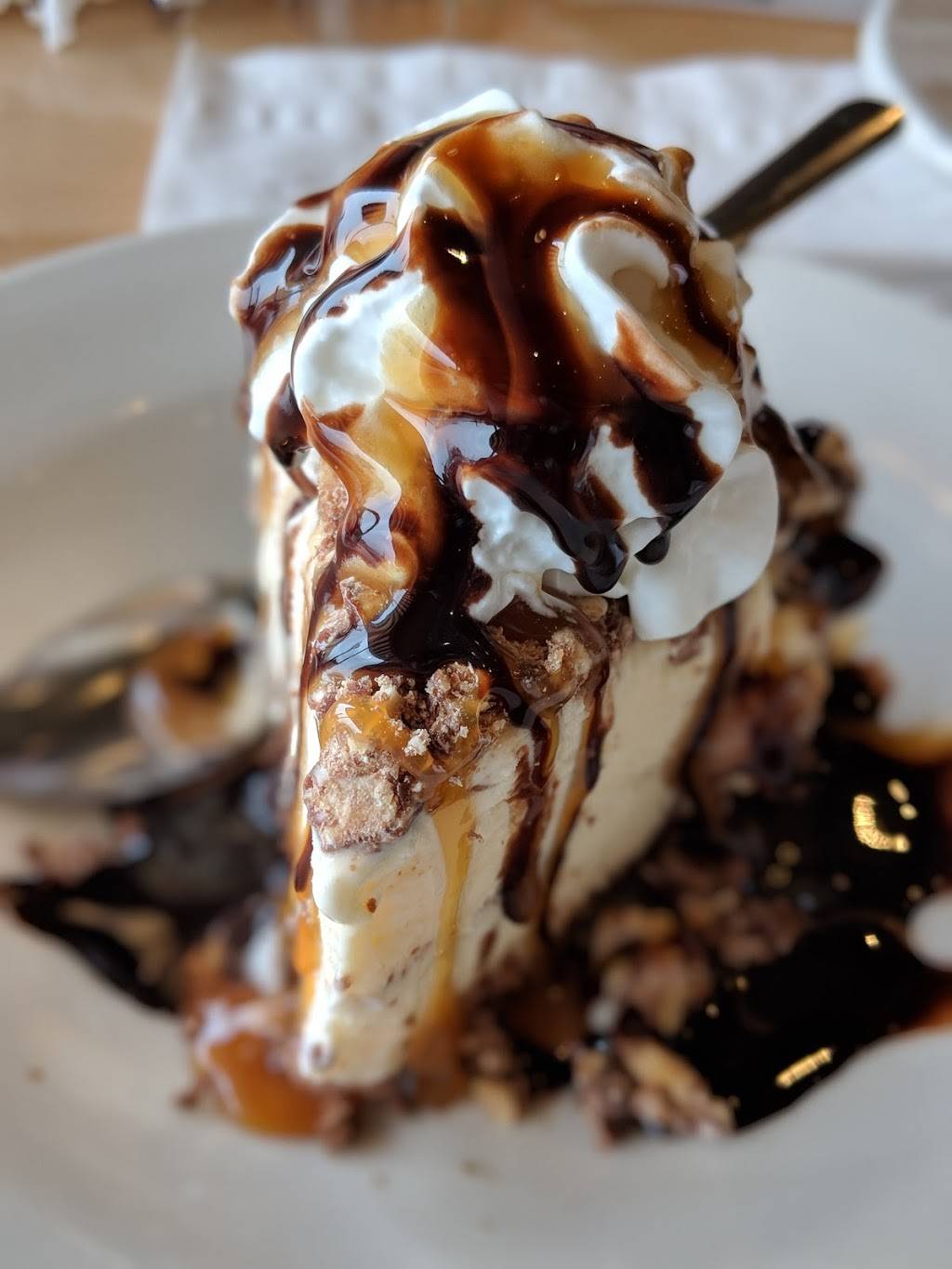 Arnies Bakery & Restaurant | bakery | 2650 E Beltline Ave SE, Grand Rapids, MI 49512, USA | 6169567901 OR +1 616-956-7901