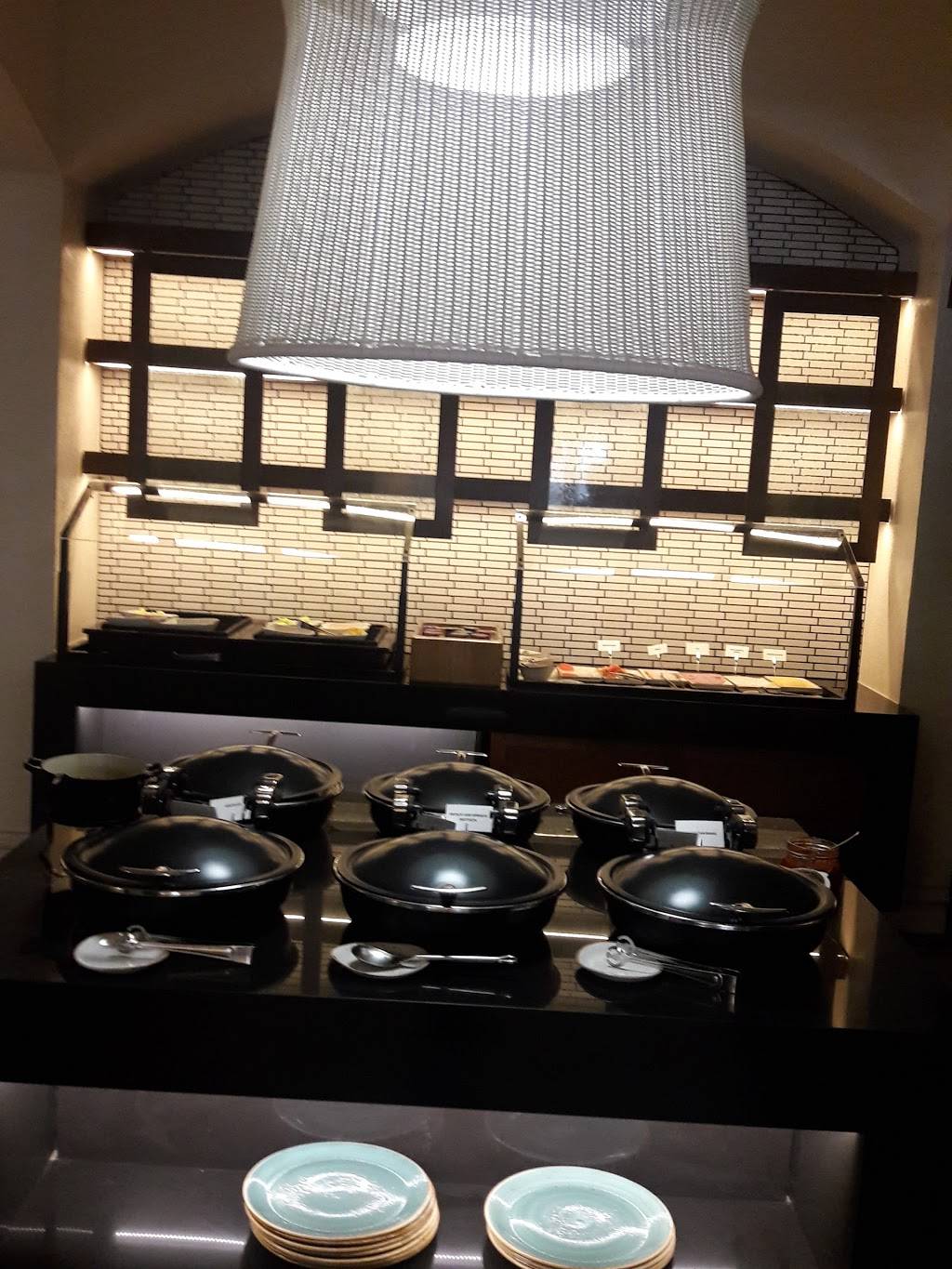 Two Sisters Restaurant | restaurant | 50 Alhambra Plaza, Coral Gables, FL 33134, USA | 3054476101 OR +1 305-447-6101