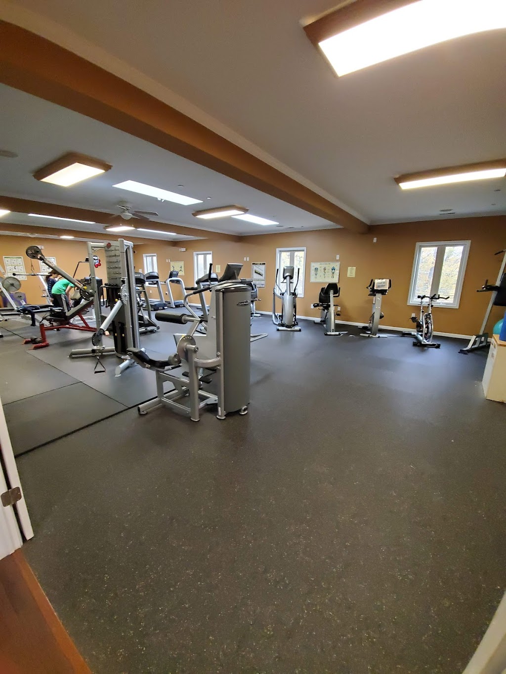 Hideout Clubhouse | restaurant | N Fairway Dr, Lake Ariel, PA 18436, USA | 5706984100 OR +1 570-698-4100