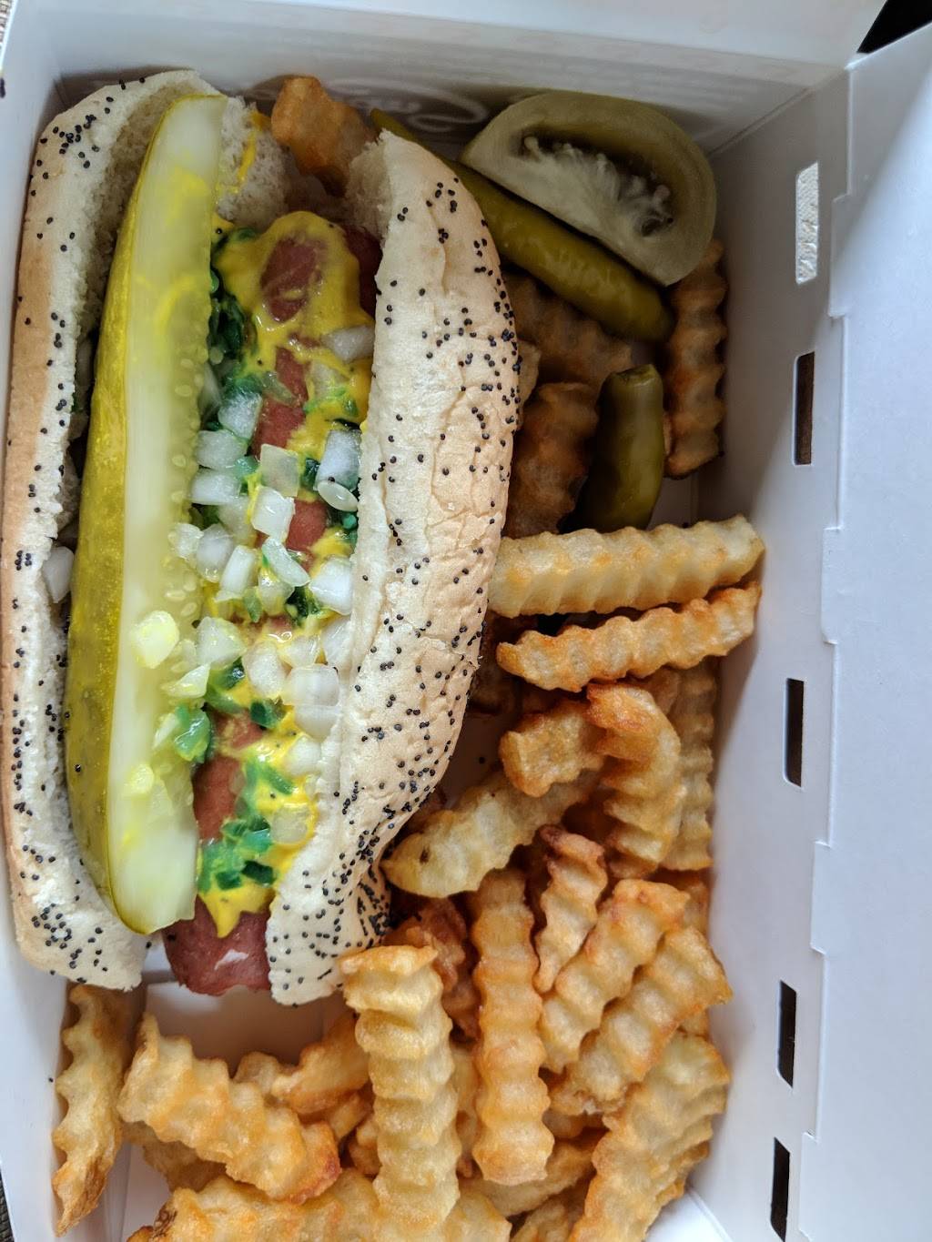 Superdawg Drive-In | restaurant | 6363 N Milwaukee Ave, Chicago, IL 60646, USA | 7737630660 OR +1 773-763-0660