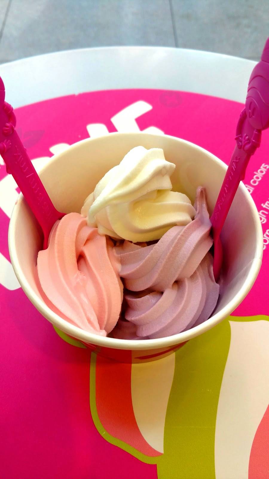 Menchies Frozen Yogurt | bakery | 15147 N Scottsdale Rd Ste H1-100, Scottsdale, AZ 85254, USA | 4802196880 OR +1 480-219-6880