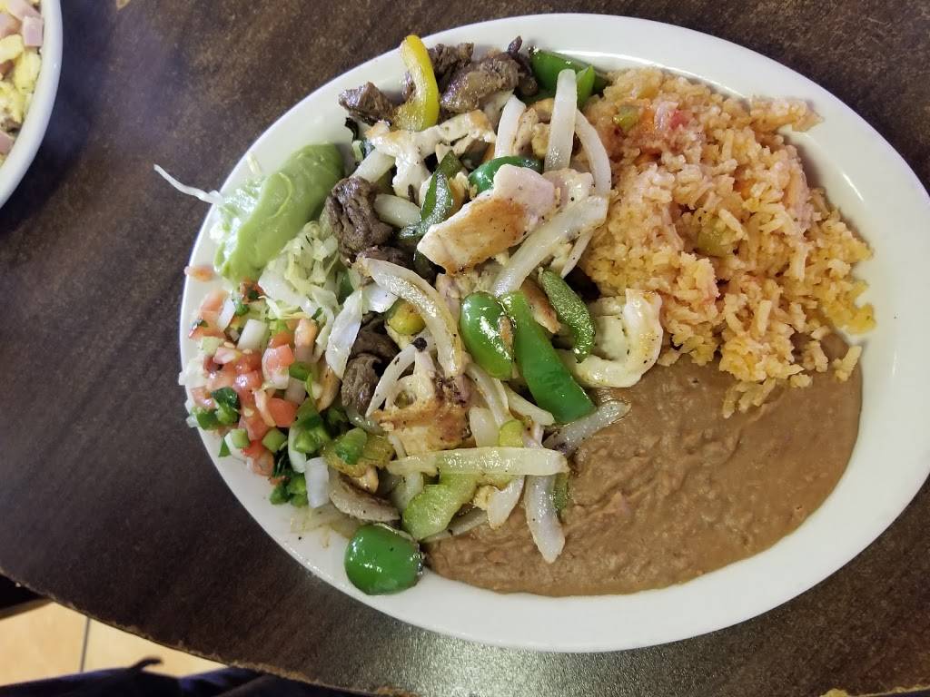 Los Compadres Mexican Seafood | restaurant | 7546 Marbach Rd, San Antonio, TX 78227, USA | 2106749881 OR +1 210-674-9881