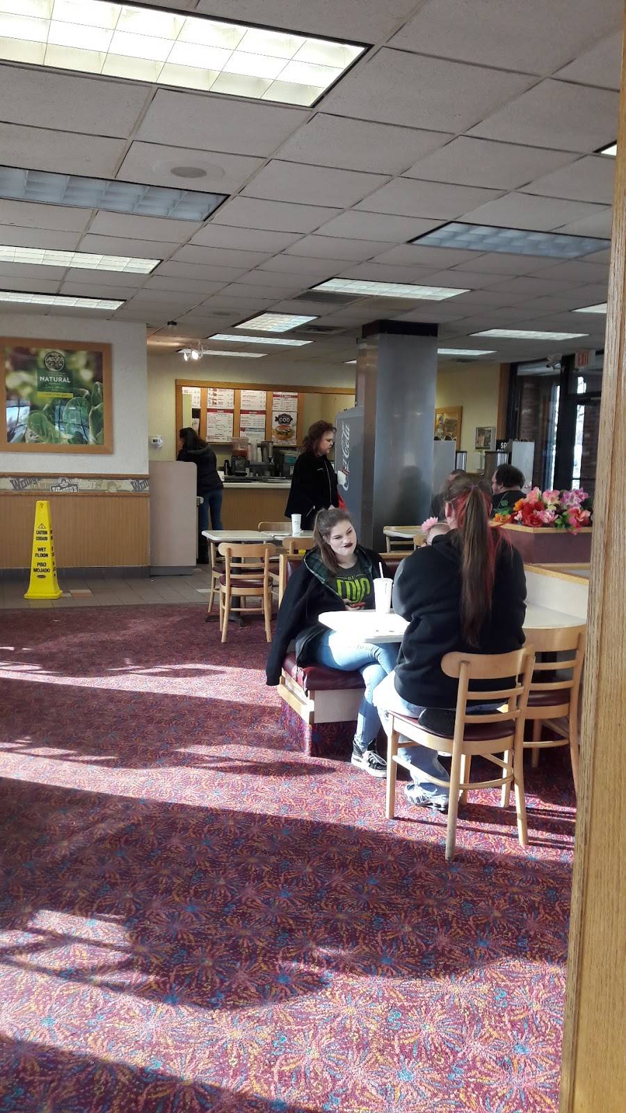 Wendys | restaurant | 25345 Hoover Rd, Warren, MI 48089, USA | 5867587342 OR +1 586-758-7342