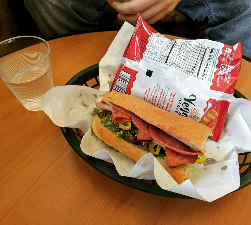 Subway Restaurants | restaurant | 445 E Linn St, Canton, IL 61520, USA | 3096474009 OR +1 309-647-4009