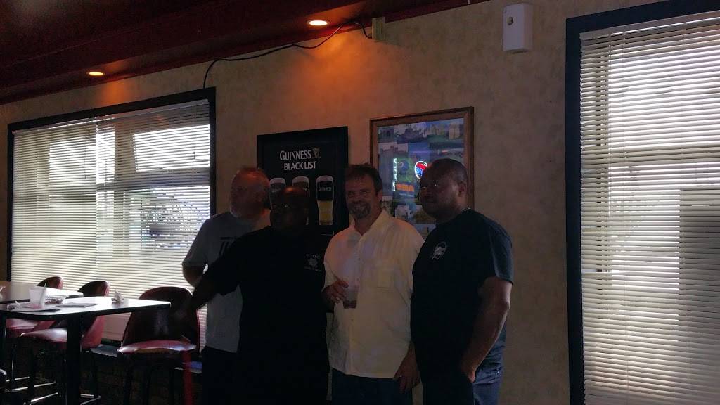 Elliotts Corner Junction | restaurant | 826 N Ladd St, Pontiac, IL 61764, USA | 8158446410 OR +1 815-844-6410