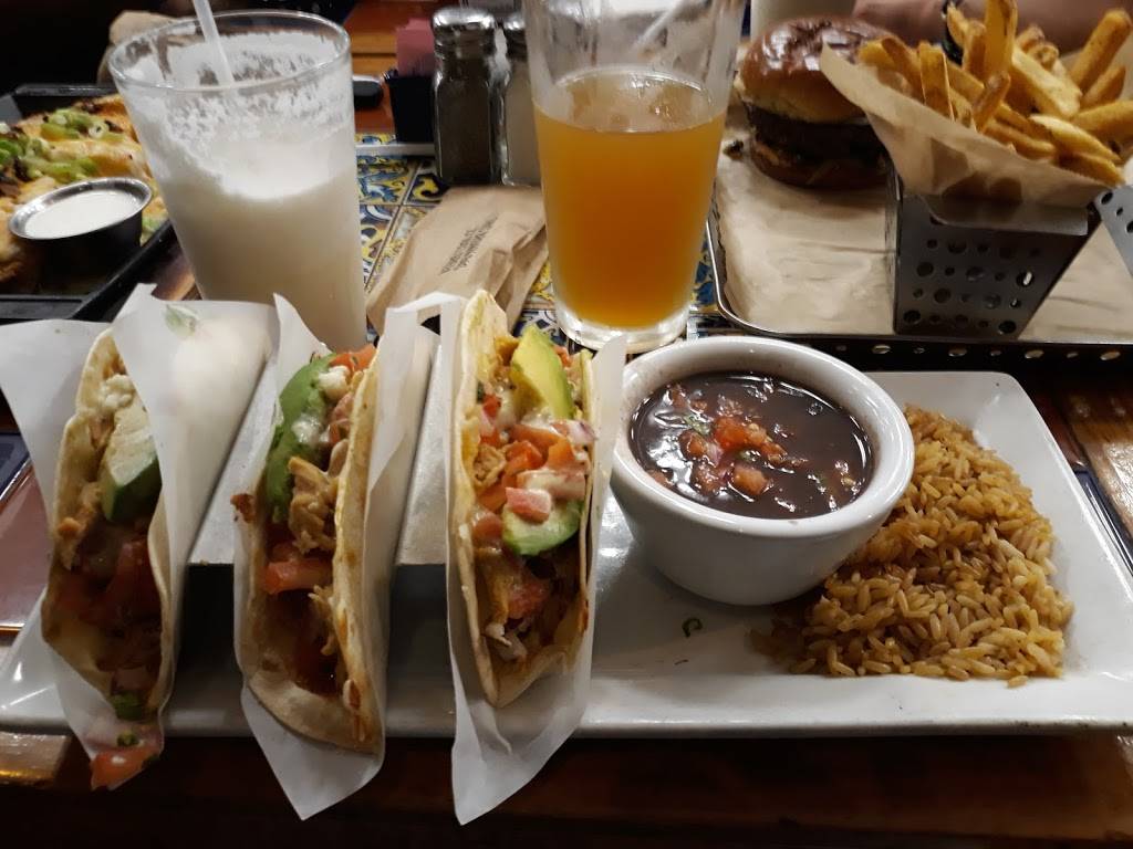 Chilis Grill & Bar | restaurant | Miami International Airport Concourse G Terminal, 4200 NW 36th St 2nd Level, Miami, FL 33122, USA | 3058694830 OR +1 305-869-4830