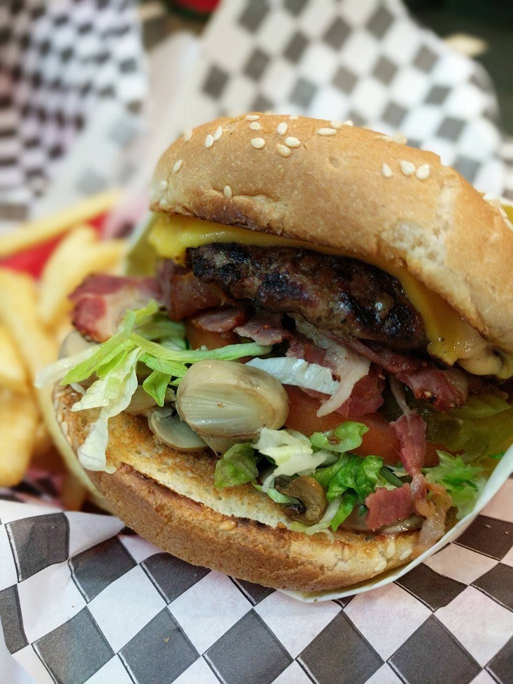 Astro Burger | restaurant | 7475 Santa Monica Blvd, Los Angeles, CA 90046, USA | 3238748041 OR +1 323-874-8041