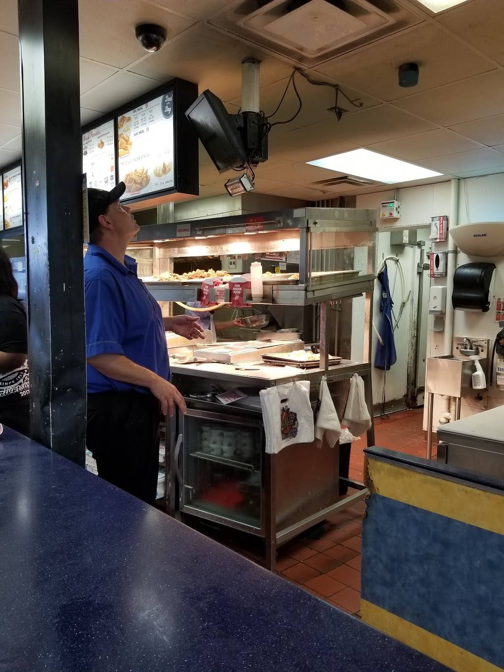 Churchs Chicken | restaurant | 10646 New Halls Ferry Road, Jennings, MO 63136, USA | 3148675612 OR +1 314-867-5612