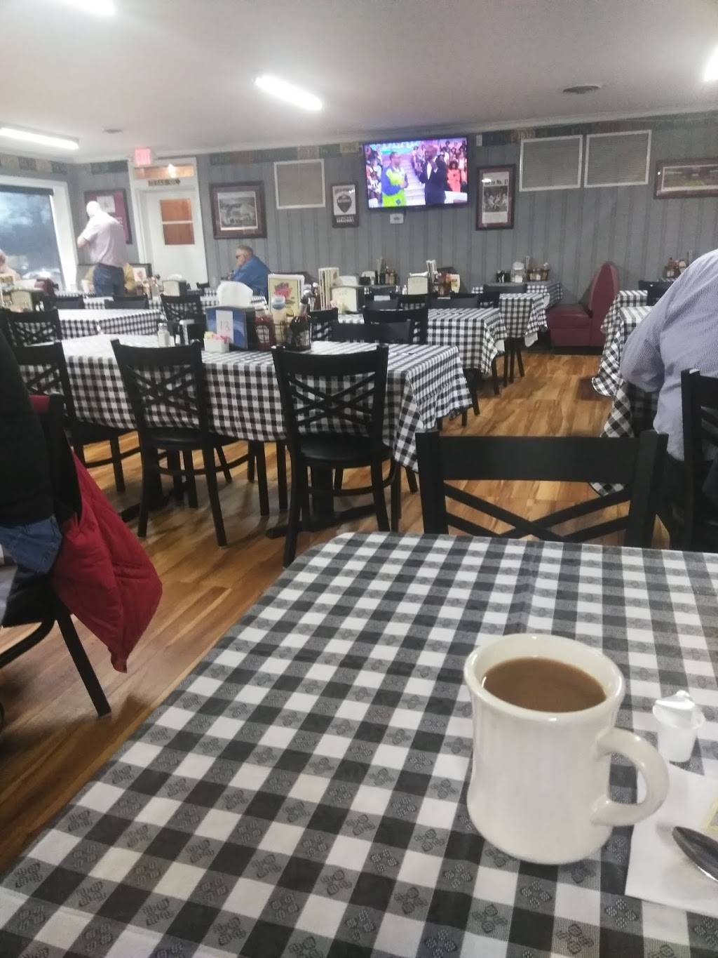 Knights Cafe | restaurant | 608 Hampton St, Kershaw, SC 29067, USA | 8034752321 OR +1 803-475-2321