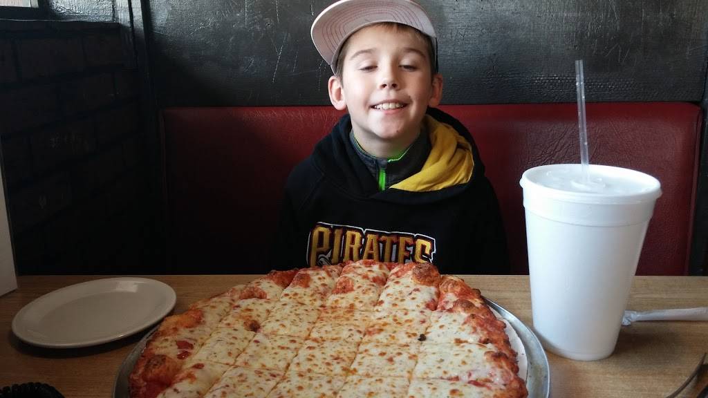 Pizza King | restaurant | 637 E 5th St, Connersville, IN 47331, USA | 7658258568 OR +1 765-825-8568