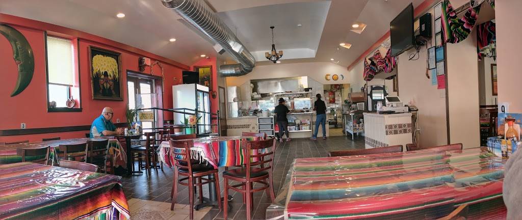 Luna Mexicana Restaurant | restaurant | 900 Collins St, Joliet, IL 60432, USA | 8154097787 OR +1 815-409-7787