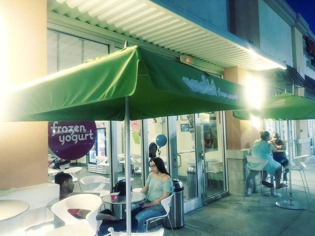 Menchies Frozen Yogurt | bakery | 15798 SW 56th St, Miami, FL 33185, USA | 3053828700 OR +1 305-382-8700