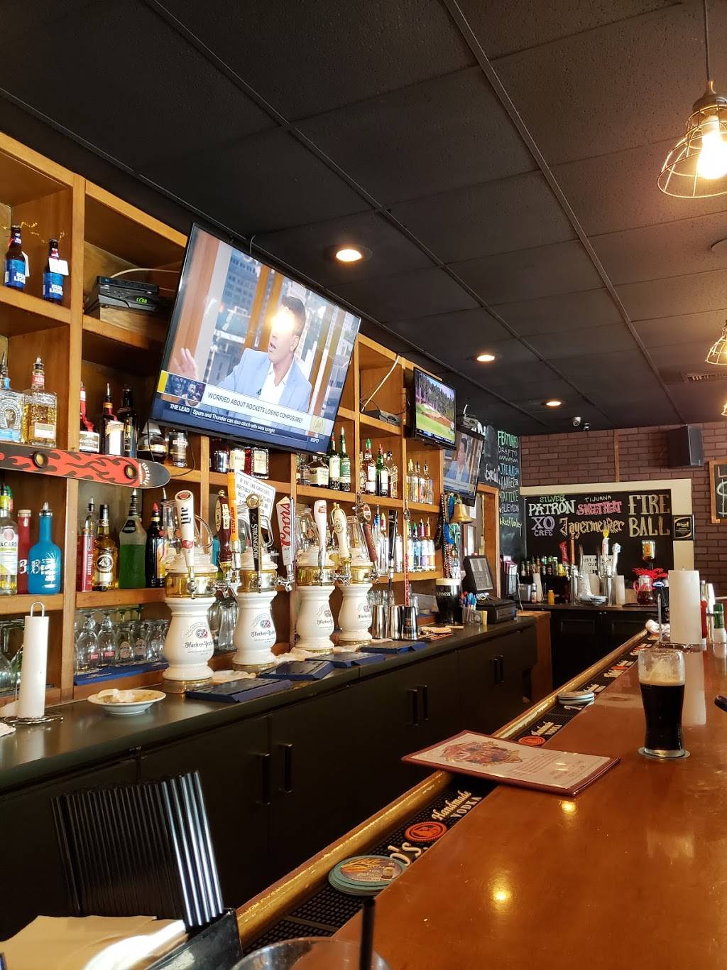 The Dog & Parrot | restaurant | 19703 Gulf Blvd, Indian Shores, FL 33785, USA | 7275933208 OR +1 727-593-3208