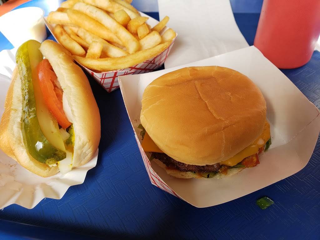 Lilys | restaurant | 615 N Cedar Lake Rd, Round Lake, IL 60073, USA | 8475463510 OR +1 847-546-3510