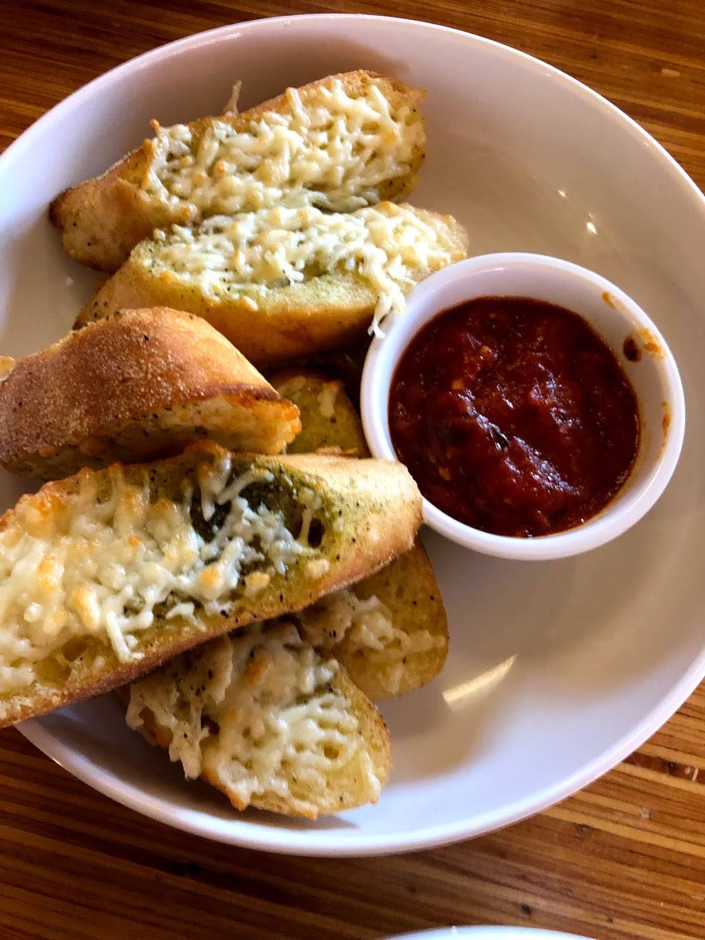 Noodles and Company | restaurant | 5363 W Main St, Kalamazoo, MI 49009, USA | 2693824100 OR +1 269-382-4100