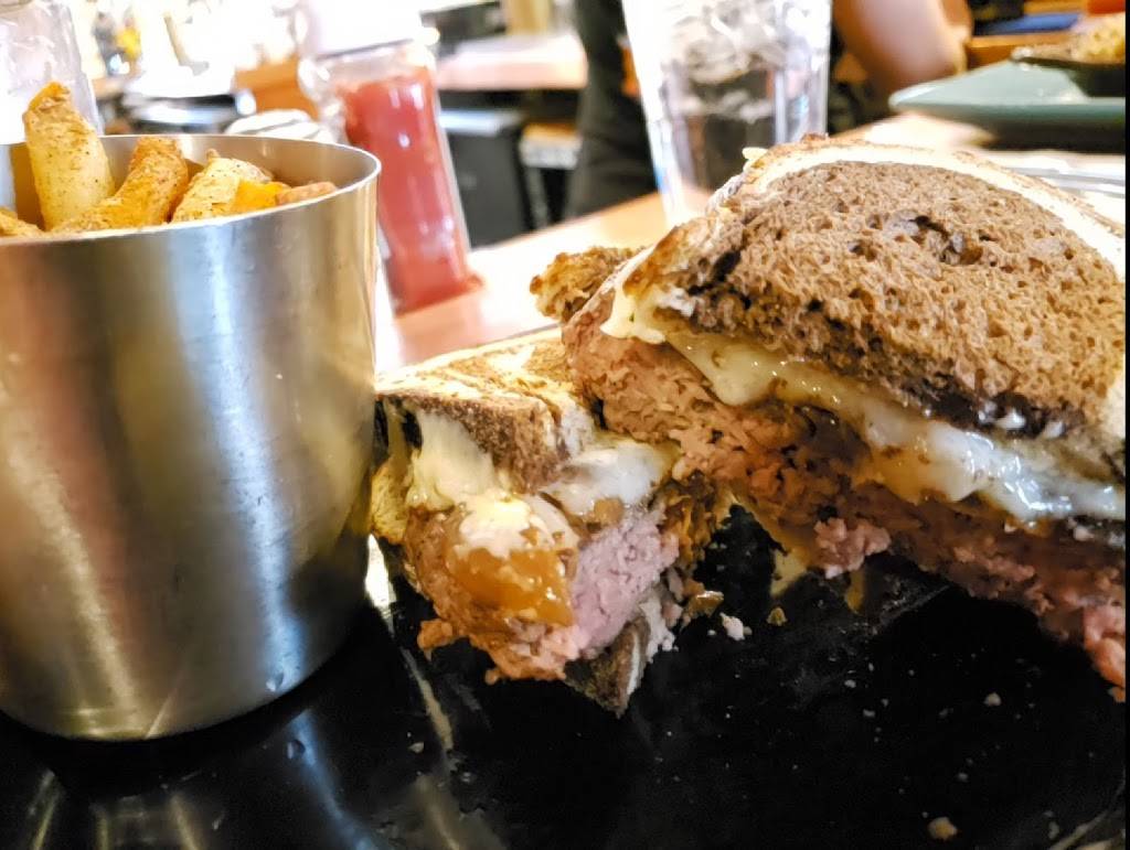 Northampton Brewery | restaurant | 11 Brewster Ct, Northampton, MA 01060, USA | 4135849903 OR +1 413-584-9903