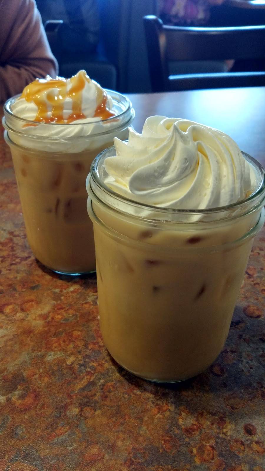 Huckleberrys | restaurant | 2100 Clovis Ave, Clovis, CA 93612, USA | 5594127889 OR +1 559-412-7889