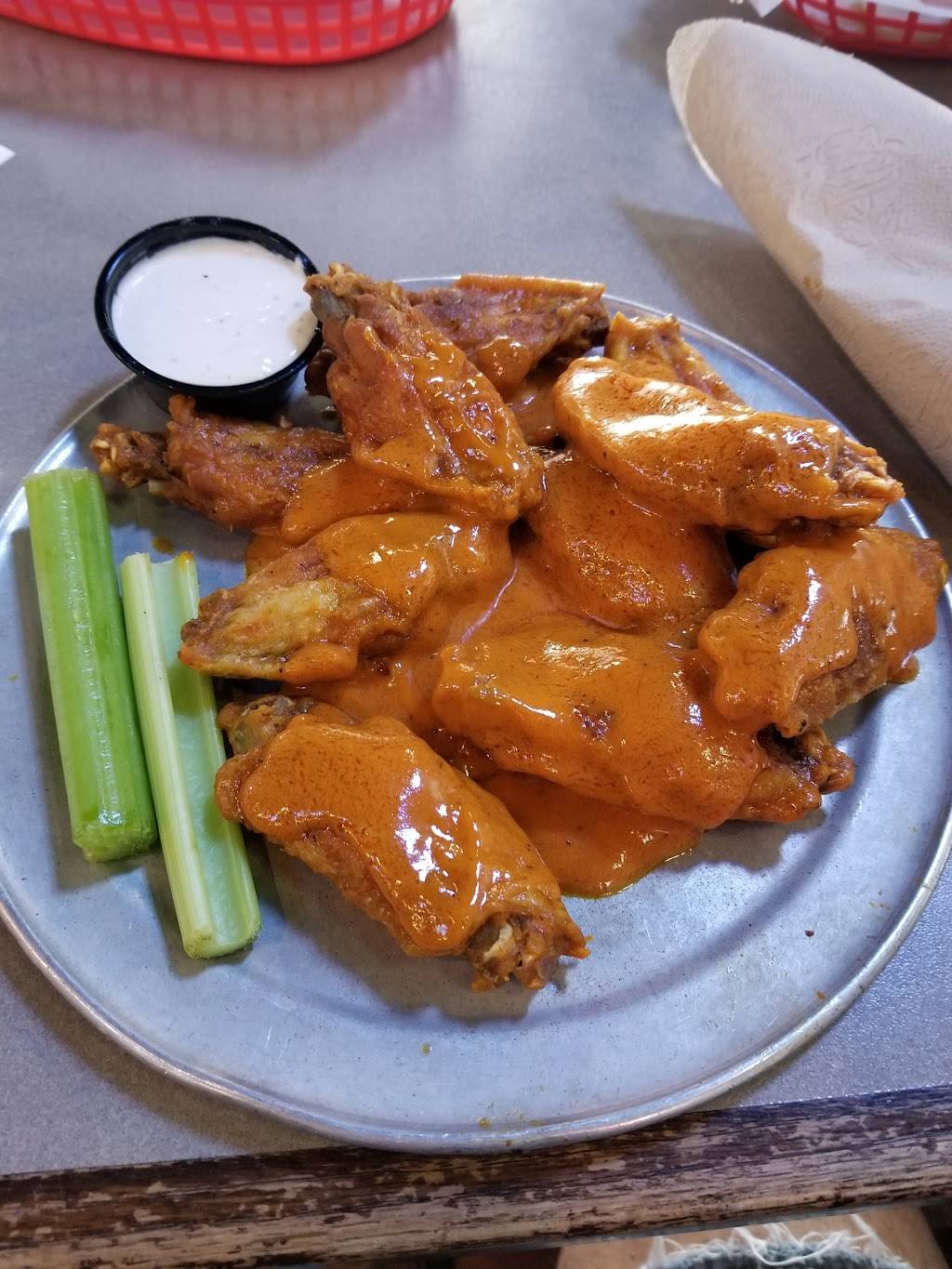 Pluckers Wing Bar | restaurant | 9229 Rain Lily Trail, Fort Worth, TX 76177, USA | 8177502473 OR +1 817-750-2473