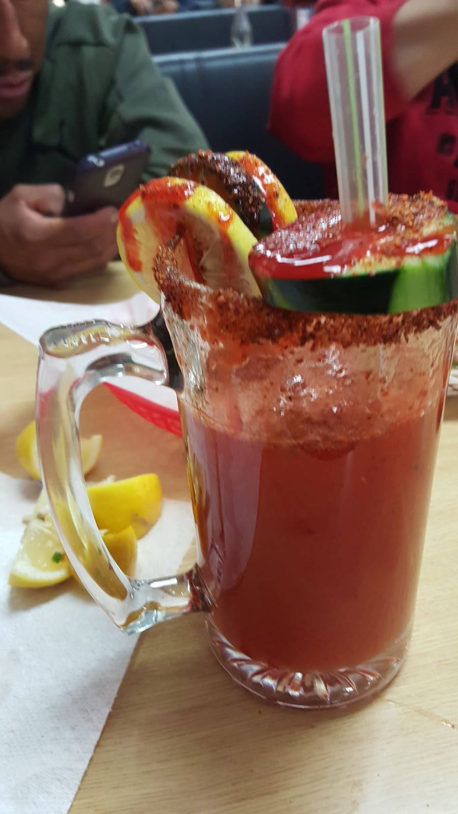 Taqueria El Tapatio | restaurant | 2420 Saviers Rd, Oxnard, CA 93033, USA | 8053859530 OR +1 805-385-9530