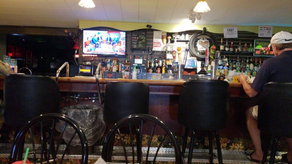 DJs Pub & Grill | restaurant | 2064 Henry St, Muskegon, MI 49441, USA | 2317552791 OR +1 231-755-2791