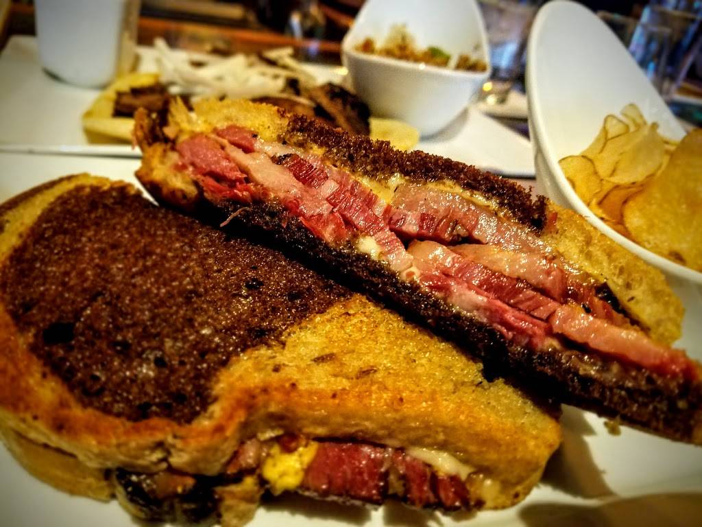 Social Urban Bar & Restaurant | restaurant | 509 E State St, Rockford, IL 61104, USA | 8157080877 OR +1 815-708-0877