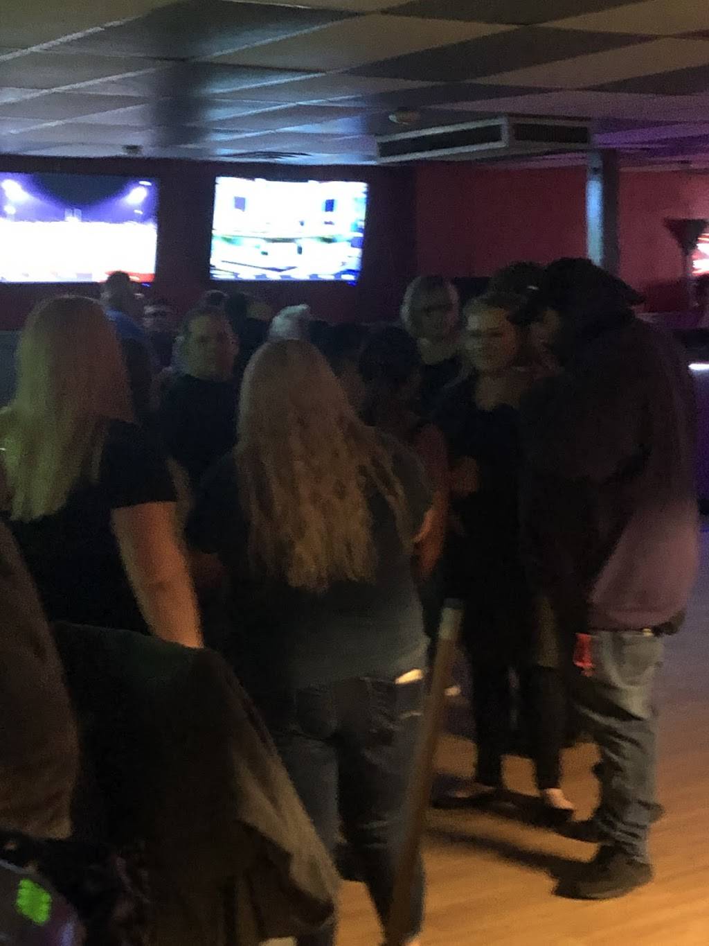 The Gym Party Bar & Grill | night club | 2279 Hubbell Ave, Des Moines, IA 50317, USA | 5152631186 OR +1 515-263-1186