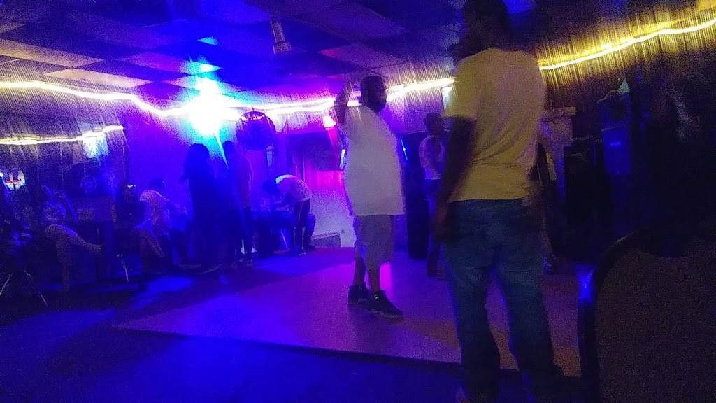 K-9 Club | restaurant | 5100 Germantown Pike, Dayton, OH 45417, USA | 9372631433 OR +1 937-263-1433