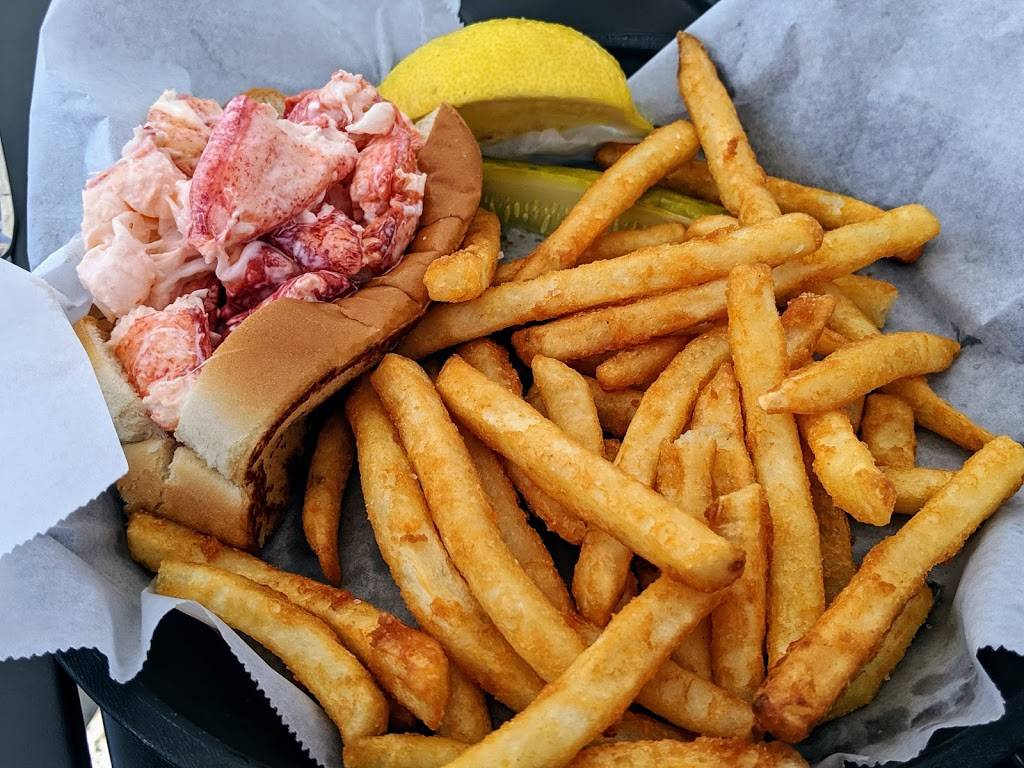 Frisbees Wharf at Pepperrell Cove | restaurant | 88 Pepperrell Rd, Kittery Point, ME 03905, USA | 2077032028 OR +1 207-703-2028