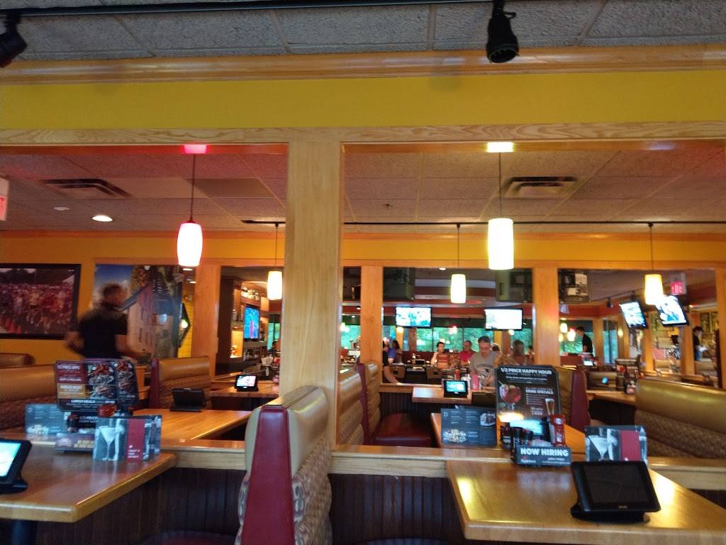 Applebees Grill + Bar | restaurant | 12970 Fair Lakes Shopping Center, Fairfax, VA 22033, USA | 7038029855 OR +1 703-802-9855
