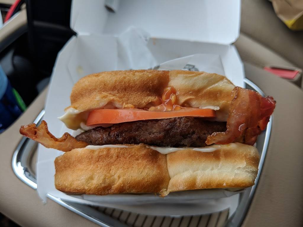 Hardees | restaurant | 703 E Main St, Anoka, MN 55303, USA | 7634211158 OR +1 763-421-1158