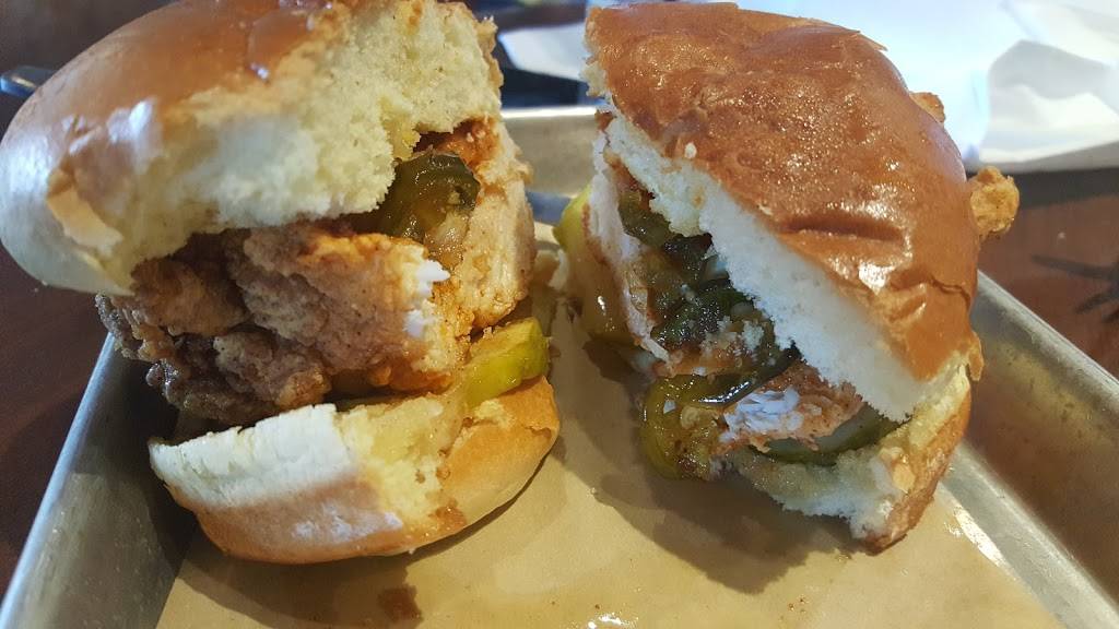 Bar Louie | night club | 6100 S Main St, Aurora, CO 80016, USA | 7207309100 OR +1 720-730-9100