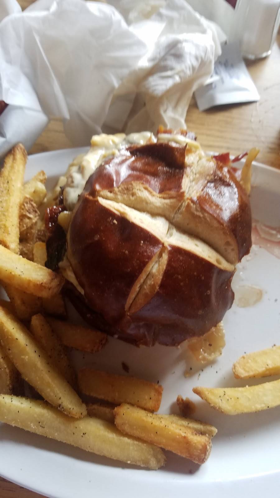 Hideaway Pub & Eatery | restaurant | 9643 S 76th St, Franklin, WI 53132, USA | 4145251950 OR +1 414-525-1950