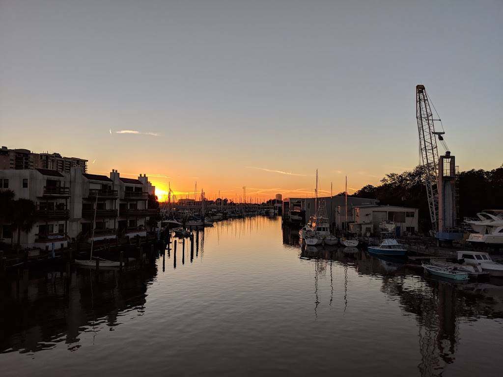 Felixs Restaurant & Oyster Bar | restaurant | 7400 Lakeshore Dr, New Orleans, LA 70124, USA | 5043044125 OR +1 504-304-4125