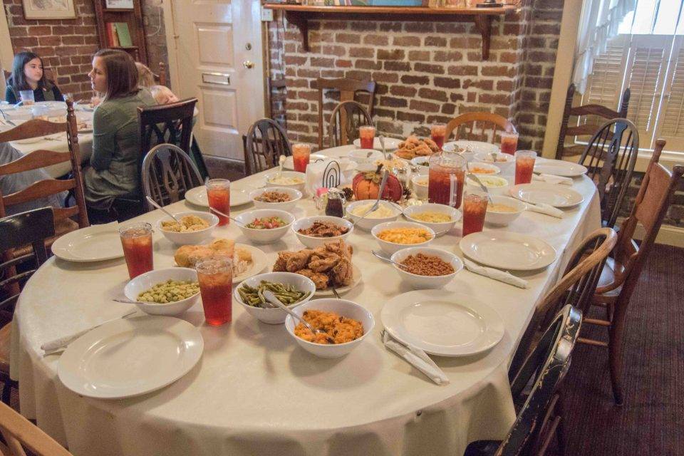 Mrs. Wilkes Dining Room | restaurant | 107 W Jones St, Savannah, GA 31401, USA | 9122325997 OR +1 912-232-5997