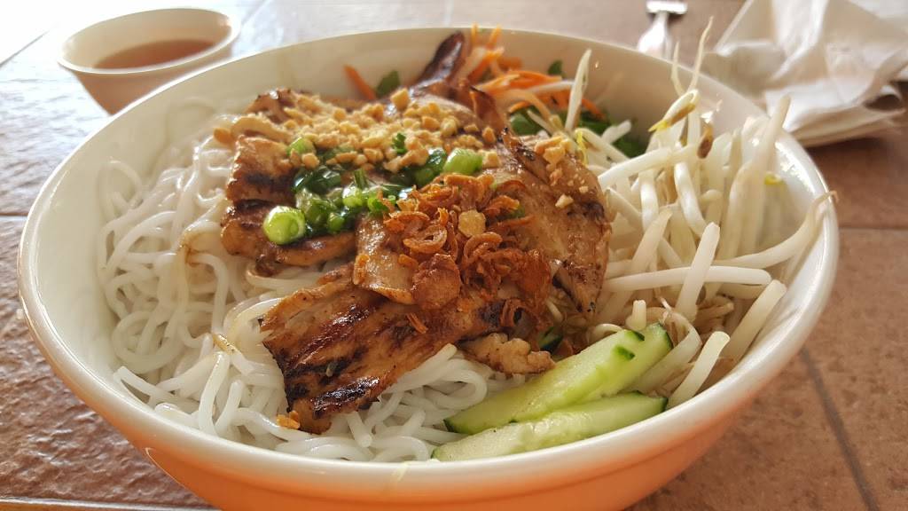 Pho Ngon | restaurant | 2215 Ayrsley Town Blvd, Charlotte, NC 28273, USA | 7049006319 OR +1 704-900-6319