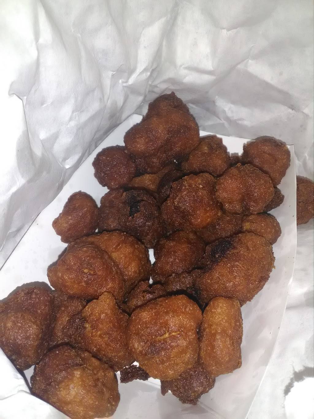 Ricotas Pizza | restaurant | 206 Elk St, Buffalo, NY 14210, USA | 7168237636 OR +1 716-823-7636