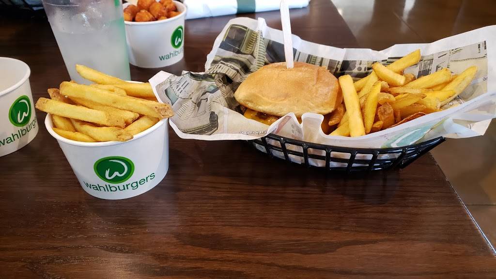 Wahlburgers | restaurant | G-4372 Miller Rd, Flint, MI 48507, USA | 8102657354 OR +1 810-265-7354
