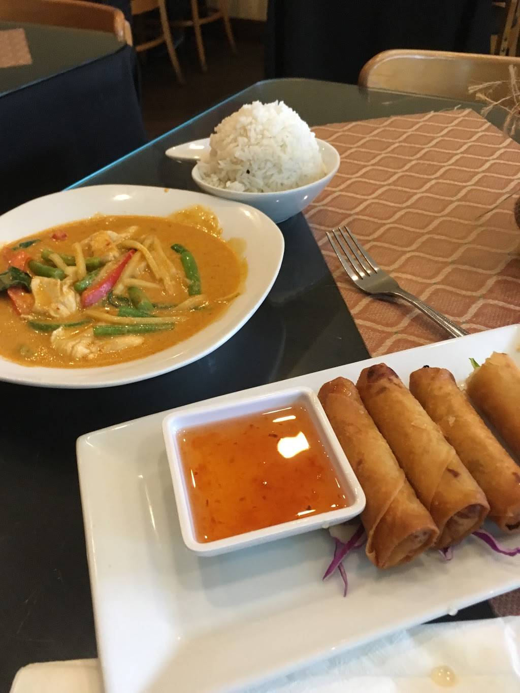 Thai Paradise | restaurant | 137 W Market St, Indianapolis, IN 46204, USA | 3178228382 OR +1 317-822-8382