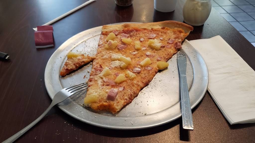 Saras Big Apple | restaurant | 1150 Broad Creek Rd, New Bern, NC 28560, USA | 2526362555 OR +1 252-636-2555