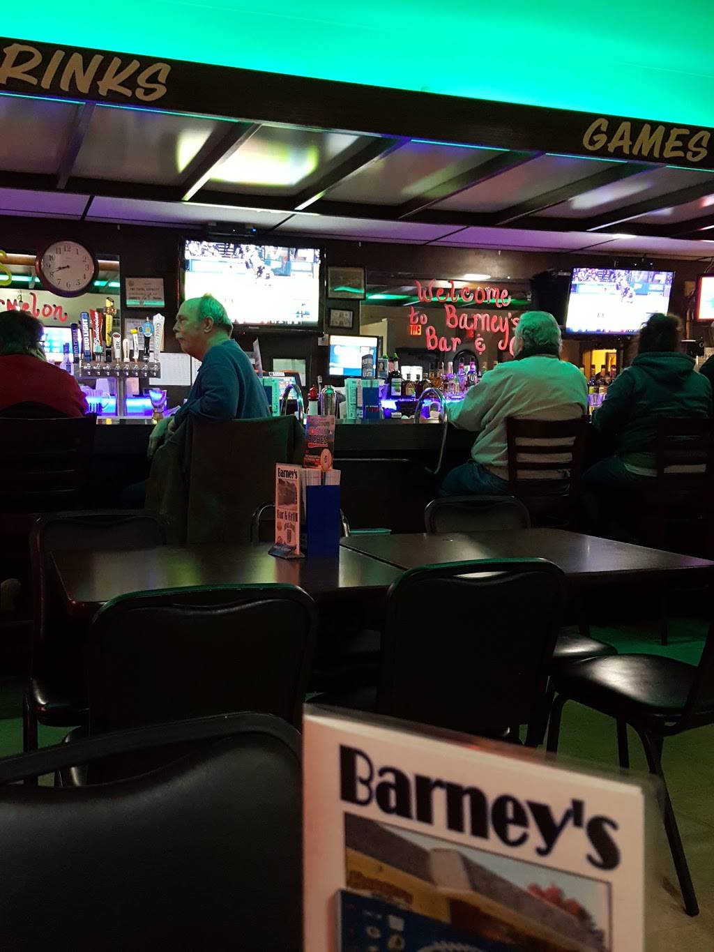 Barneys Bar | restaurant | 800 Michigan Ave, Bay City, MI 48708, USA | 9898959373 OR +1 989-895-9373