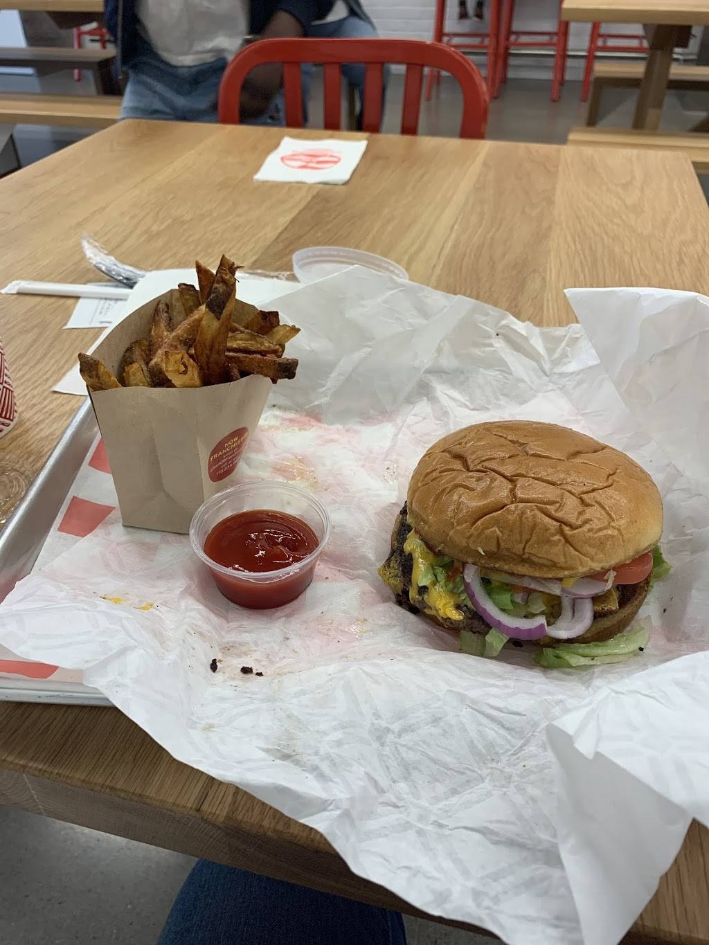 AD&B...Americas Dog & Burger Evergreen Park | restaurant | 9646 S Western Ave, Evergreen Park, IL 60805, USA | 7086342404 OR +1 708-634-2404