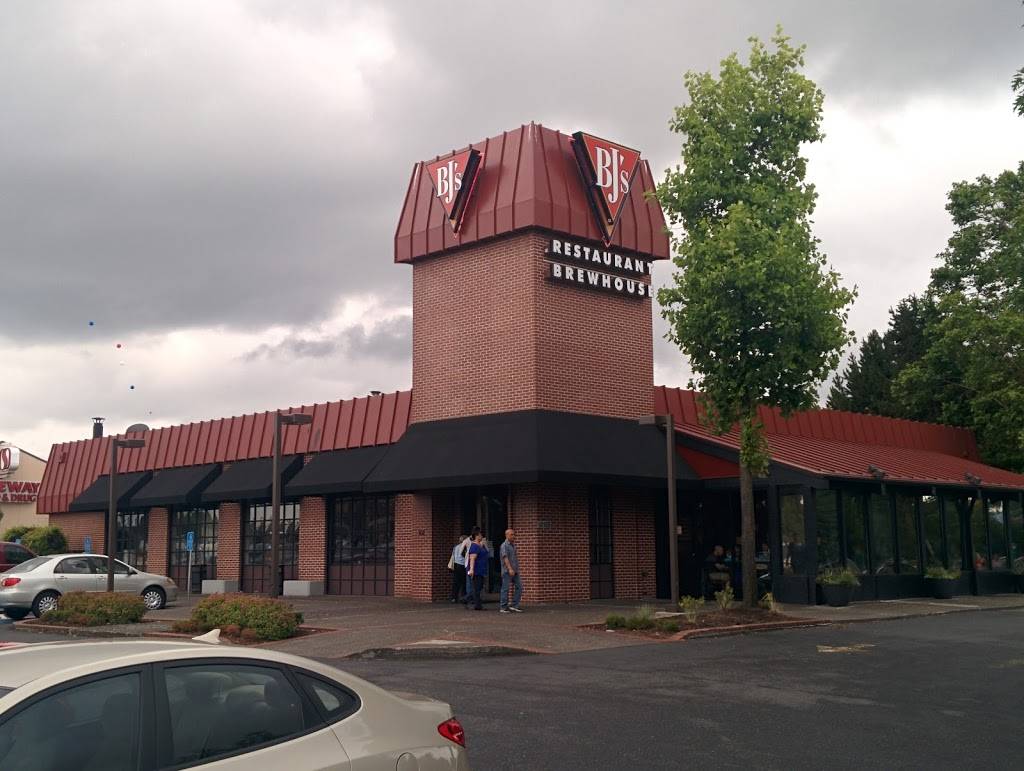 BJs Restaurant & Brewhouse | restaurant | 12105 N Center Ave, Portland, OR 97217, USA | 5032895566 OR +1 503-289-5566