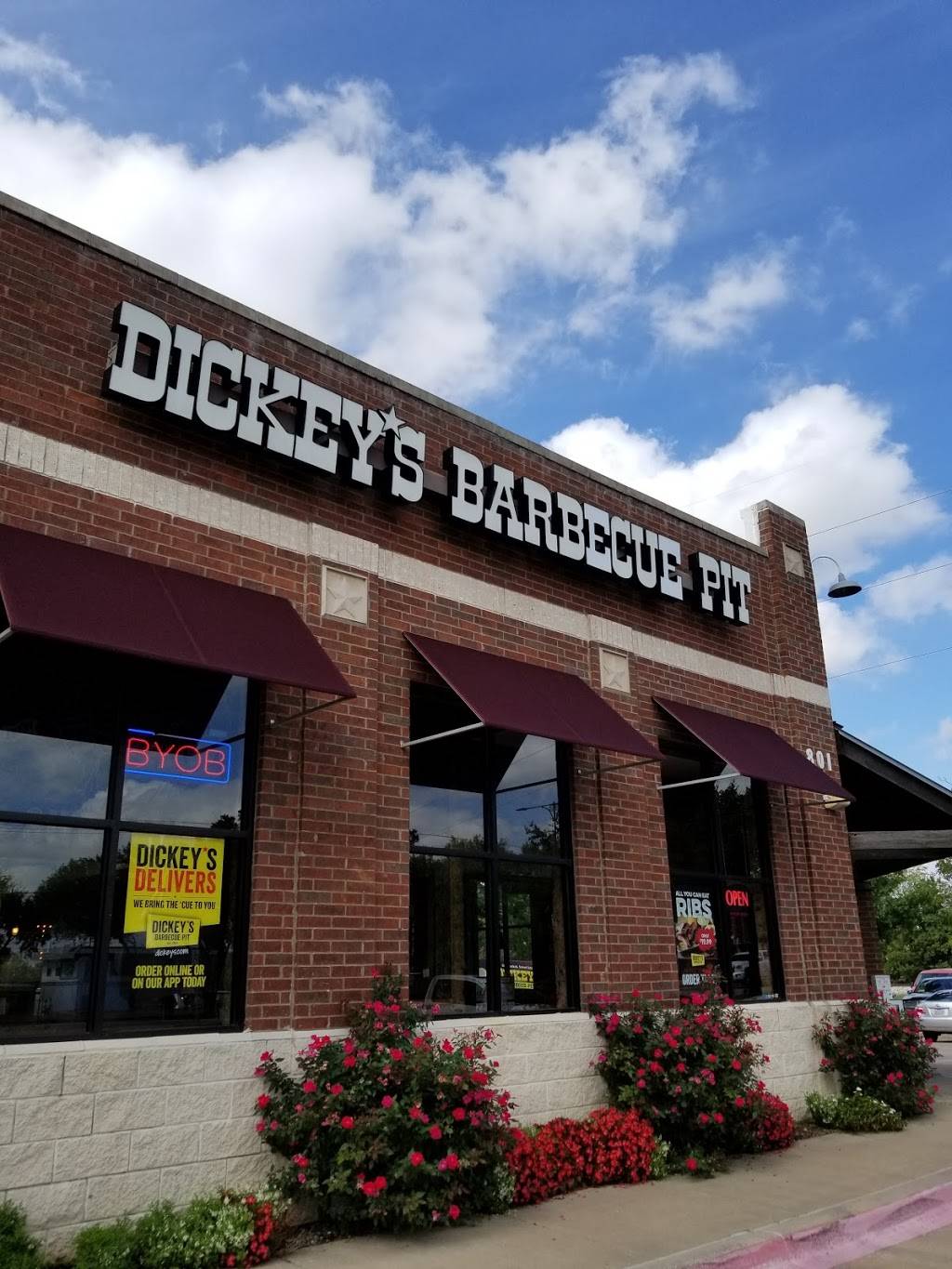 Dickeys Barbecue Pit | restaurant | 801 S Denton Tap Rd, Coppell, TX 75019, USA | 9723937800 OR +1 972-393-7800