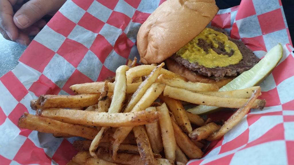 Wacky Knacky Diner | restaurant | 4540 Osage Beach Pkwy outlet mall, Osage Beach, MO 65065, USA | 5736931900 OR +1 573-693-1900