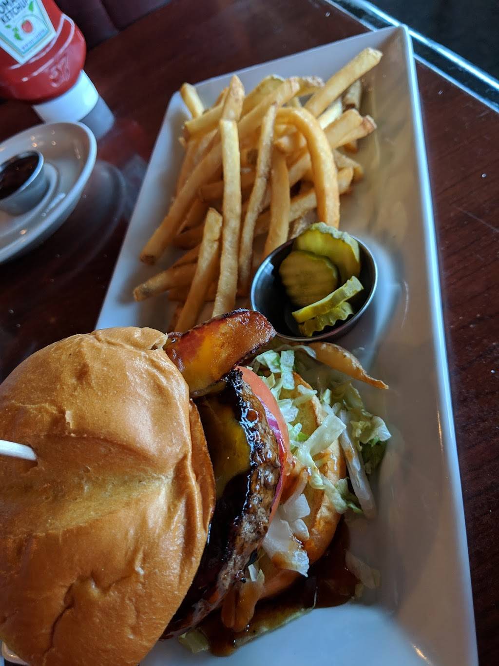 Ruby Tuesday | restaurant | 1355 Boxwood Terrace, Bedford, VA 24523, USA | 5405875770 OR +1 540-587-5770