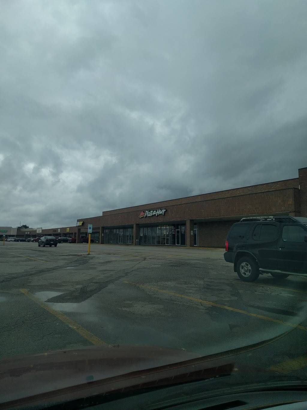 Pizza Hut | meal takeaway | 3801 Nameoki Rd, Granite City, IL 62040, USA | 6184518855 OR +1 618-451-8855