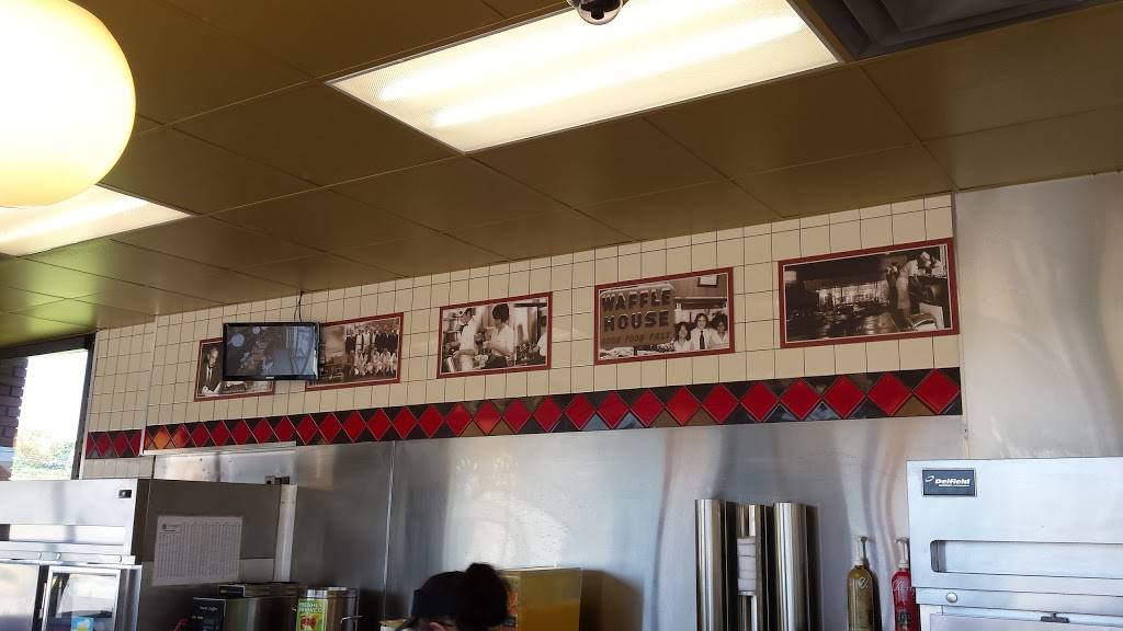 Waffle House | meal takeaway | 819 S Cumberland St, Lebanon, TN 37087, USA | 6154492459 OR +1 615-449-2459