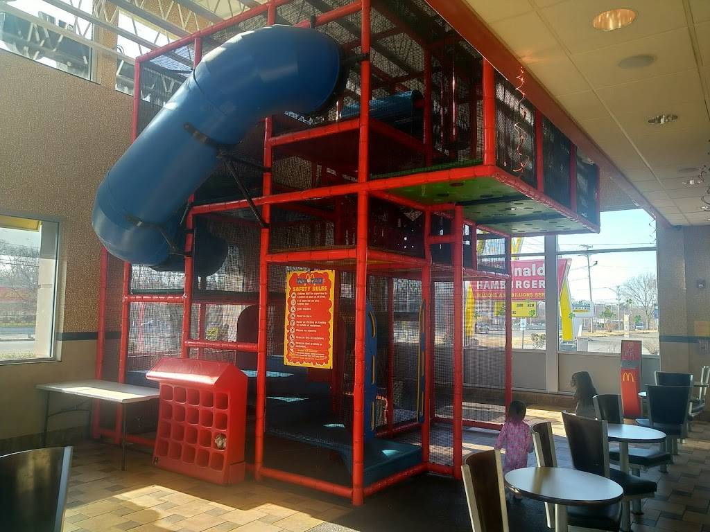 McDonalds | cafe | 1460 Memorial Dr, Chicopee, MA 01020, USA | 4135325128 OR +1 413-532-5128